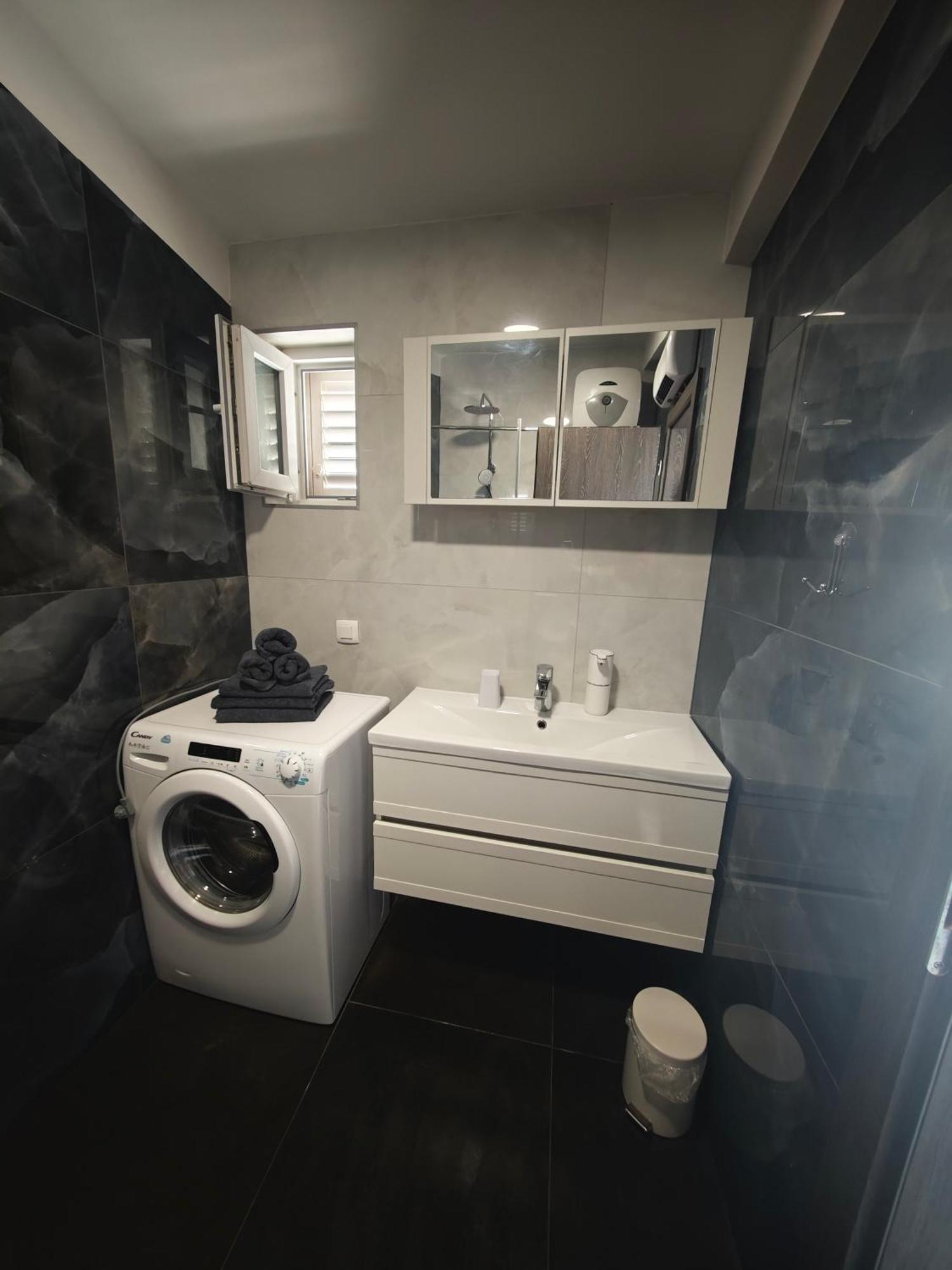 Apartman Lux Makarska Esterno foto